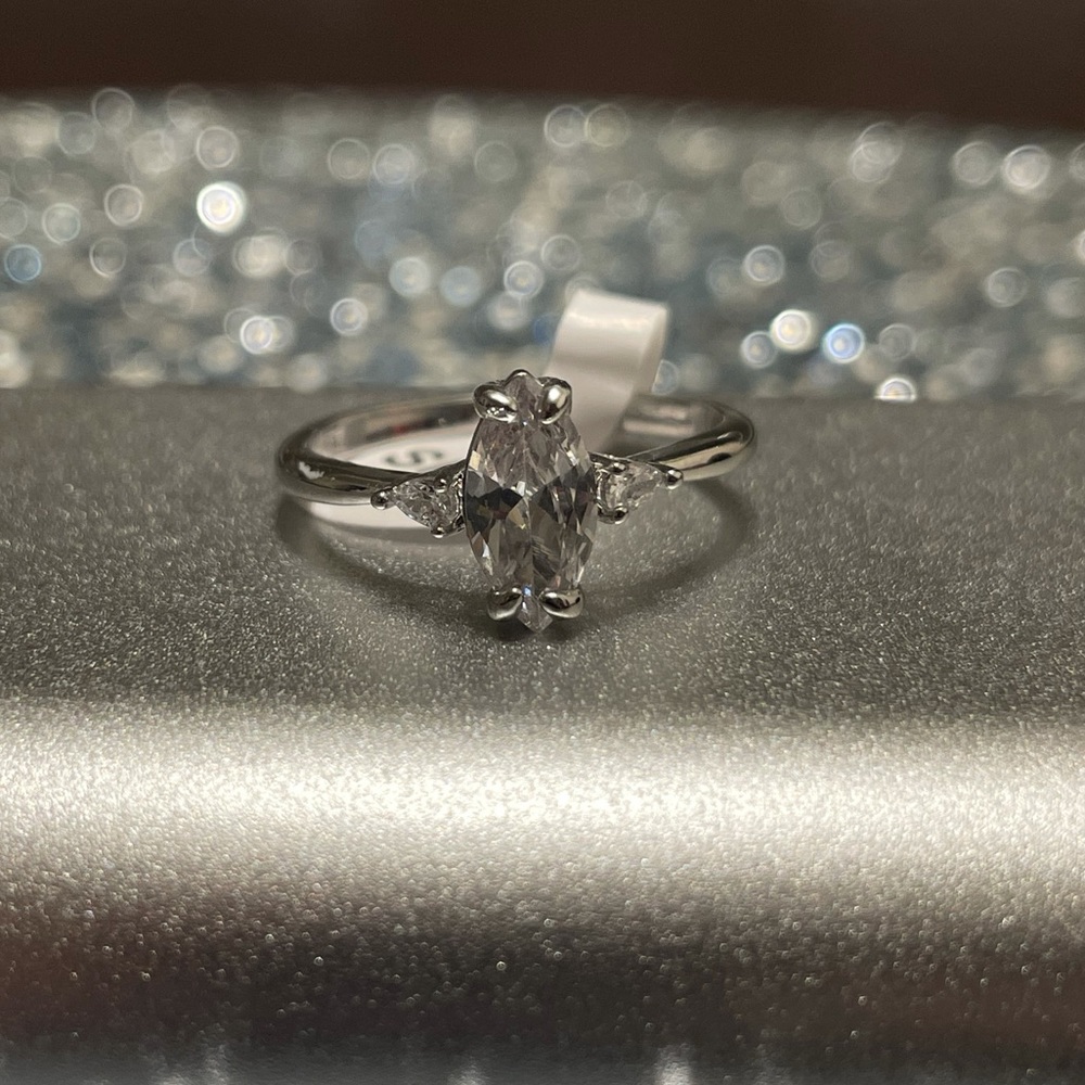 💍 Regal Marquise Ring 💍